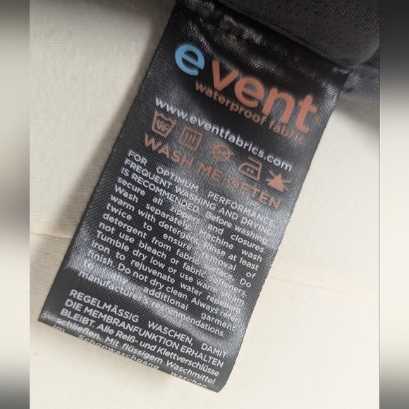 🌧️ REI Event Waterproof Jacket - Ready to Conquer the Rain! 🌧️ - Picture 5 of 7